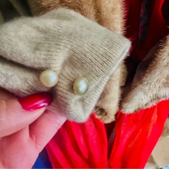 Luxurious Beige vintage real mink and cashmere Women's sweater cardigan - Picture 7 of 13